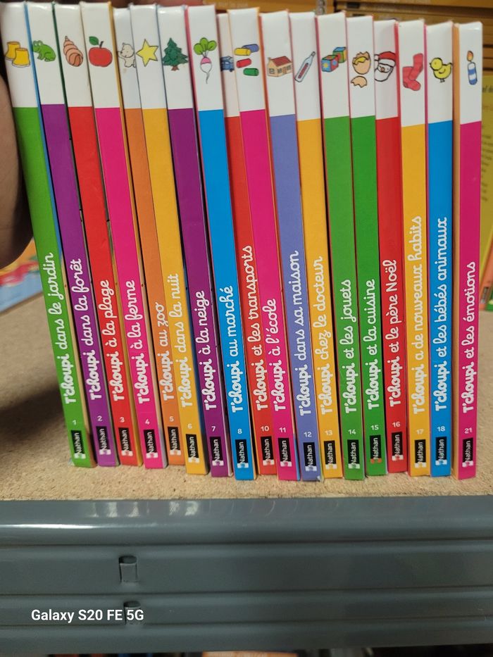 20  livres tchoupi histoire à 2 voix