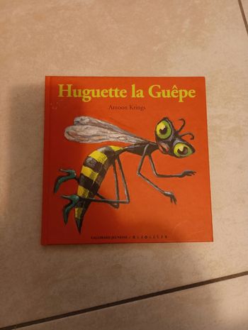Livre drôles de petites bêtes Huguette la guêpe