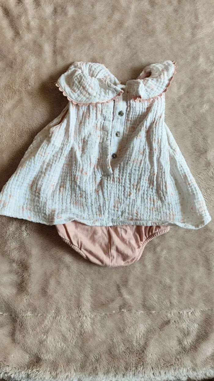 Robe 1 mois - photo numéro 2