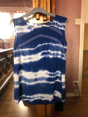 Débardeur bleu et blanc, taille 40.