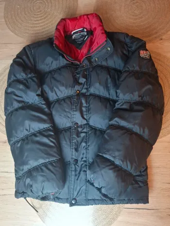 Doudoune Tommy Hilfiger Denim – Noire & Rouge – Taille M