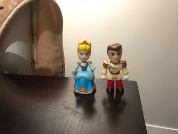 Figurine cendrillon et son prince disney