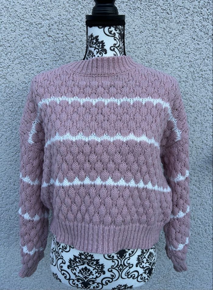 Pull rose et blanc