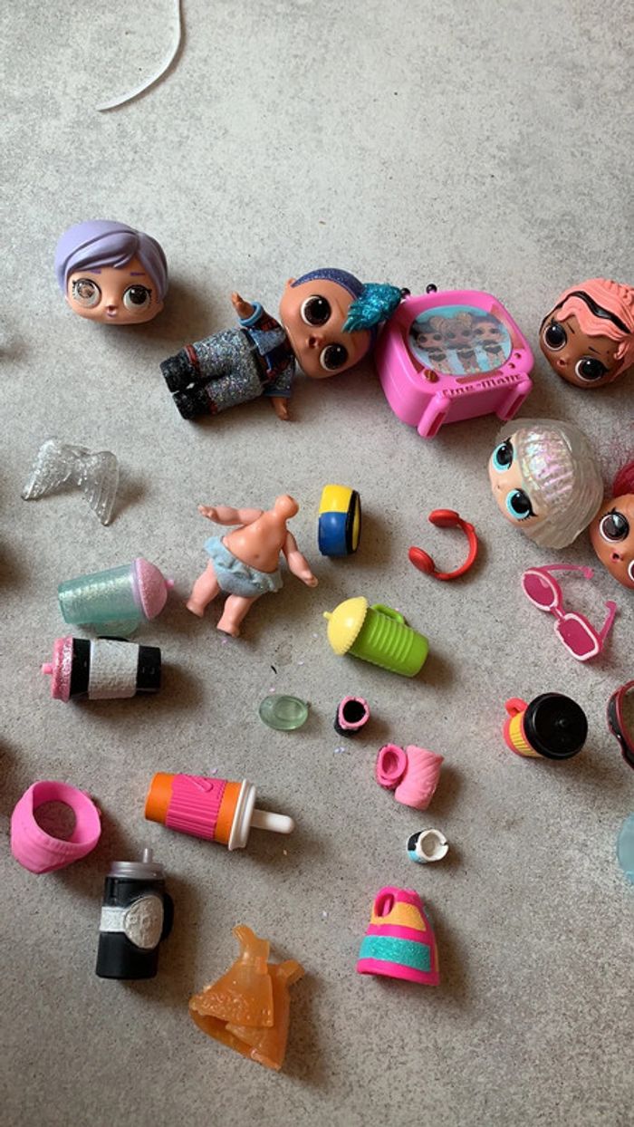 Gros lot de poupée LOL accessoires lunettes ailes tête télévision - photo numéro 19