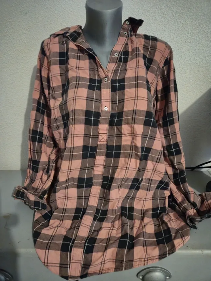Chemise a carreaux rose manche longue en excellent état taille XL