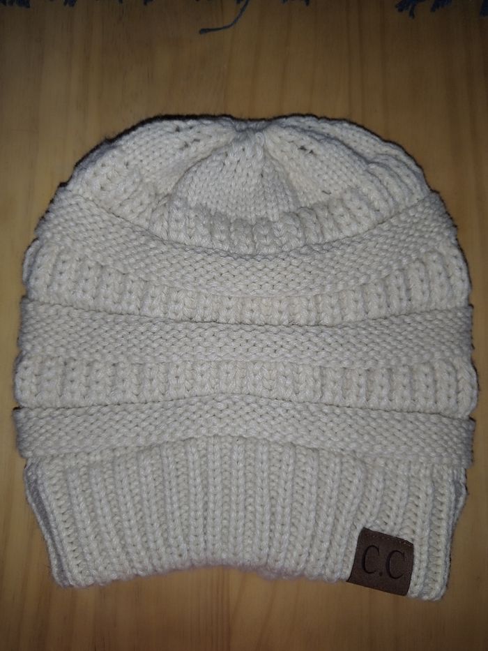 Sublime bonnet beige et noir - photo numéro 2
