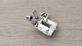 Partie moteur 2 pièce détachée miniature Bburago Burago Chevrolet Corvette C5 1997 coupé 1/18 1/18e