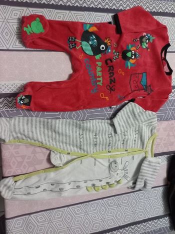 2 pyjamas bébé