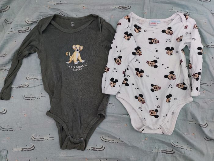 Lot de 2 body manches longues Simba et Mickey T.24 mois
