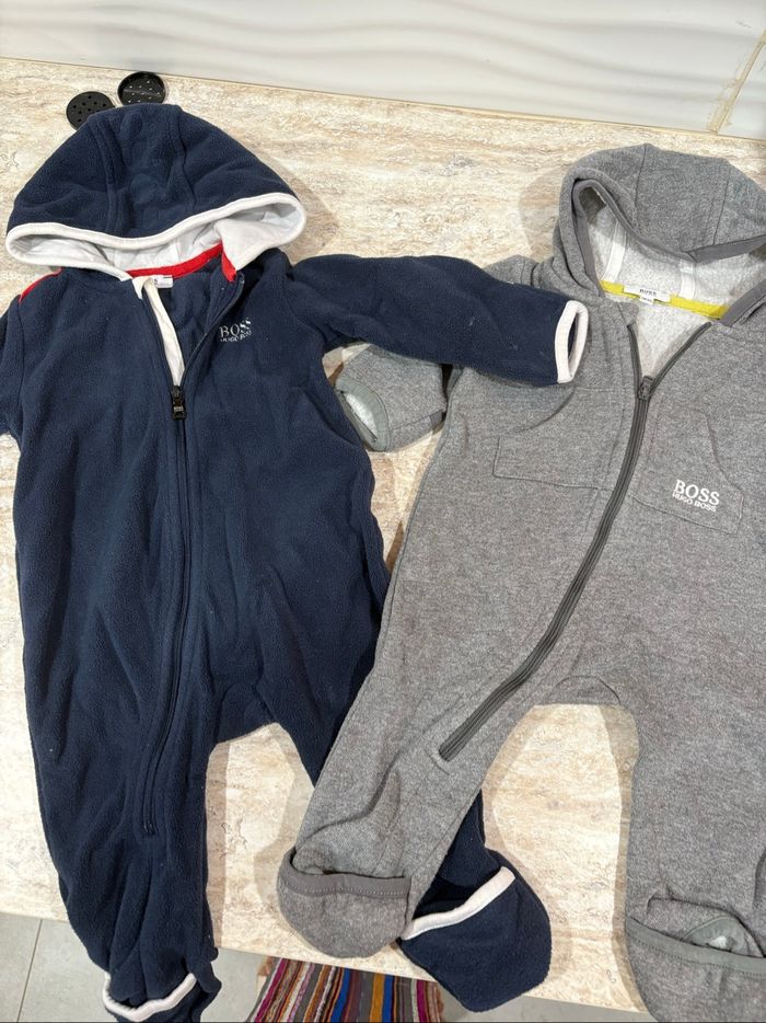 2 combinaisons bébé Boss très peu portée 3 mois
