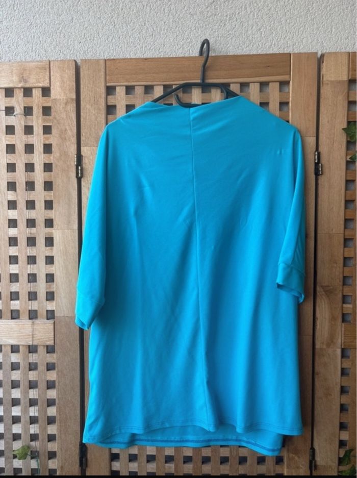 T-shirt bleu fluide à col bénitier - photo numéro 2