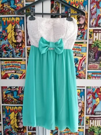 Robe bustier courte avec petit noeud