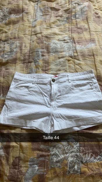 Short blanc