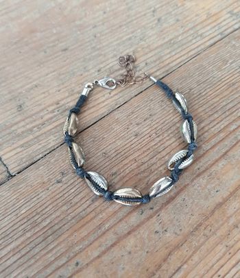 Bracelet coquillages dorés en métal