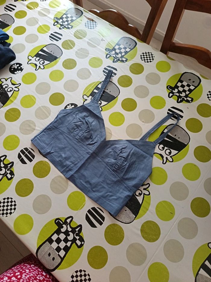 Top court Stradivarius taille M - photo numéro 2