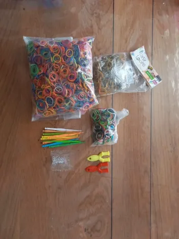Lot d'élastiques et accessoires pour creation de bracelets
