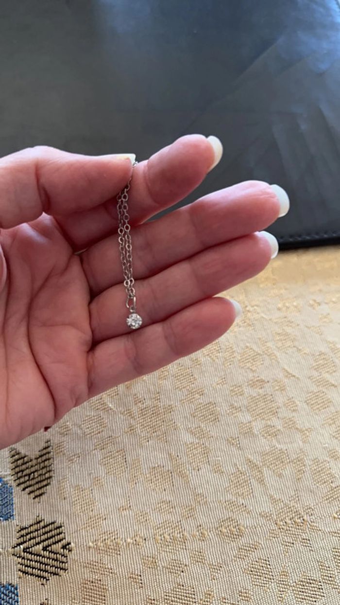 Collier avec un pendentif en brillant - photo numéro 2