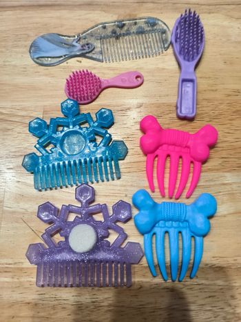 Mattel marque barbie et autres peigne brosse