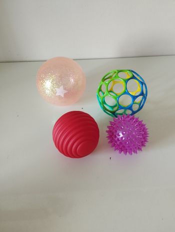 Lot balles motricité bébé