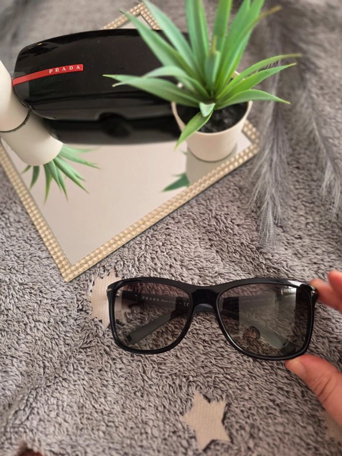 Jolie paire de lunette Prada - photo numéro 6