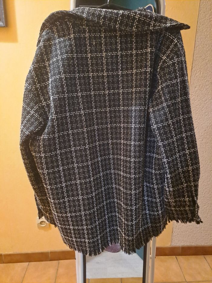 Veste noire et blanche - photo numéro 2