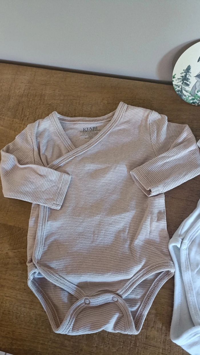 Lot 2 bodys beige et blanc - photo numéro 2