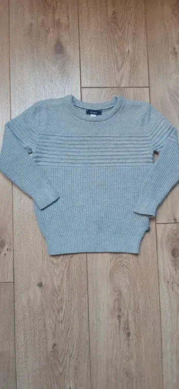 Pull okaidi col rond gris 4 ans en parfait état