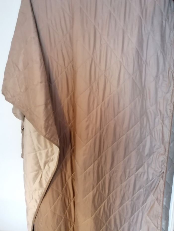 Grand couvre lit 2.60 x 2.50 velours beige doublé avec passepoil. Ikea. - photo numéro 8