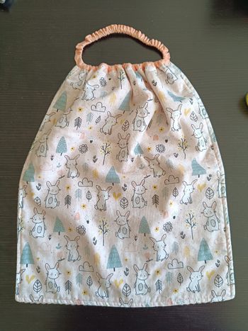 1 maxi Bavoir maternelle motif lapins - fille