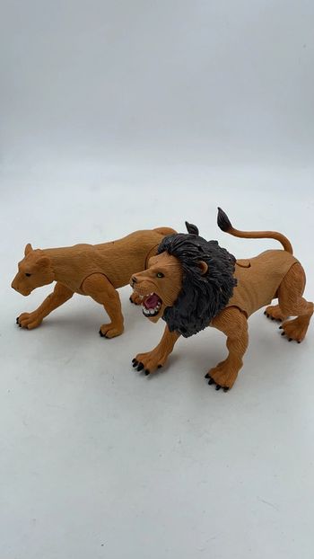 Figurines articulés Lion et lionne 18 cm et 12 cm
