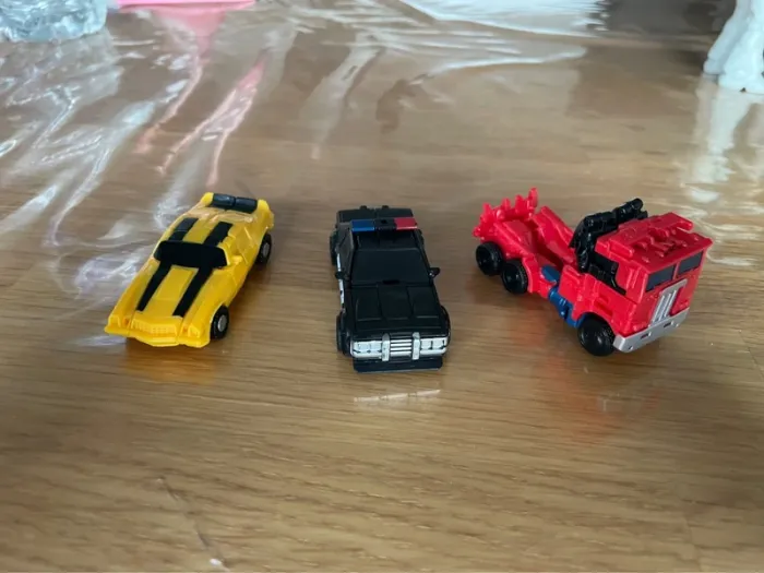 Figurine/voiture transformers - photo numéro 2