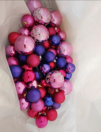 100 boules de Noël rose et violette