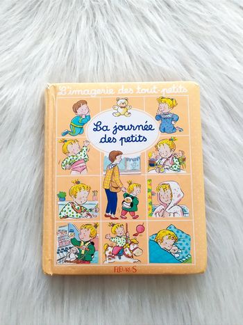 Livre cartonné L'imagerie des tout-petits : La journée des petits