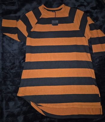 Pull orange et noir