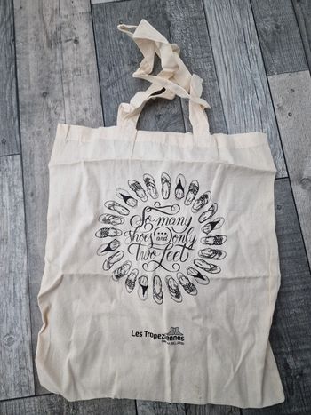 Tote bag