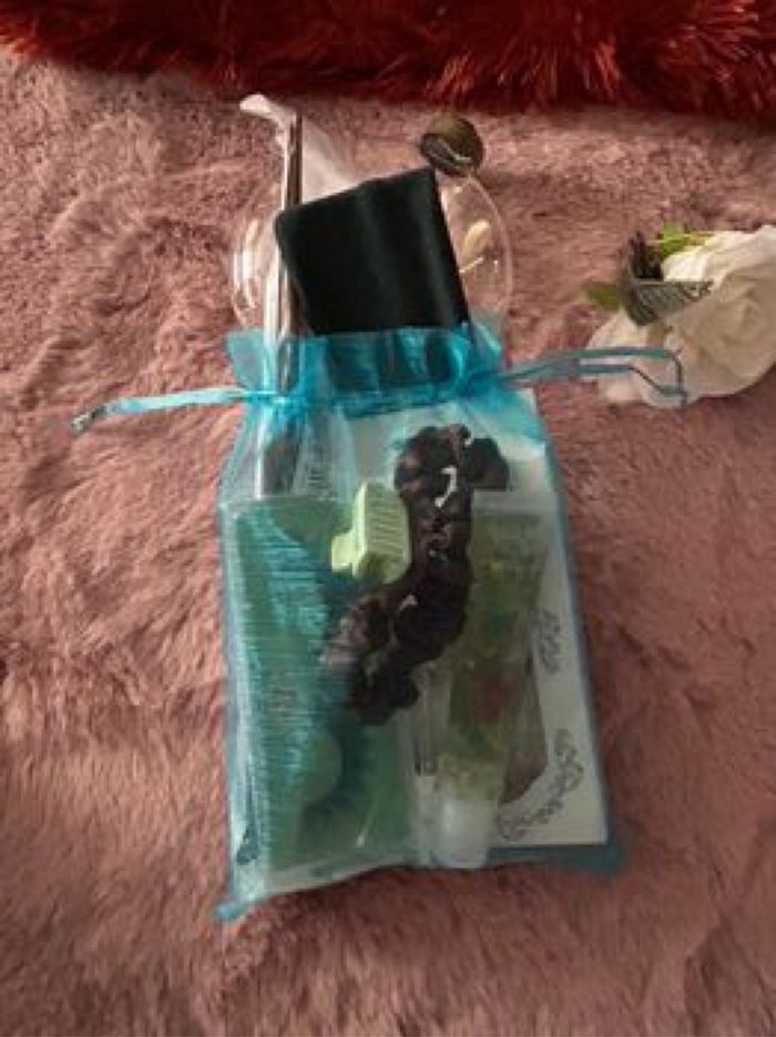 Lot d’accessoires de maquillage - photo numéro 9