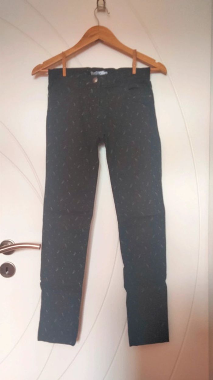 Jean avec petite étoile réglable à la taille avec un élastique 13 14 ans