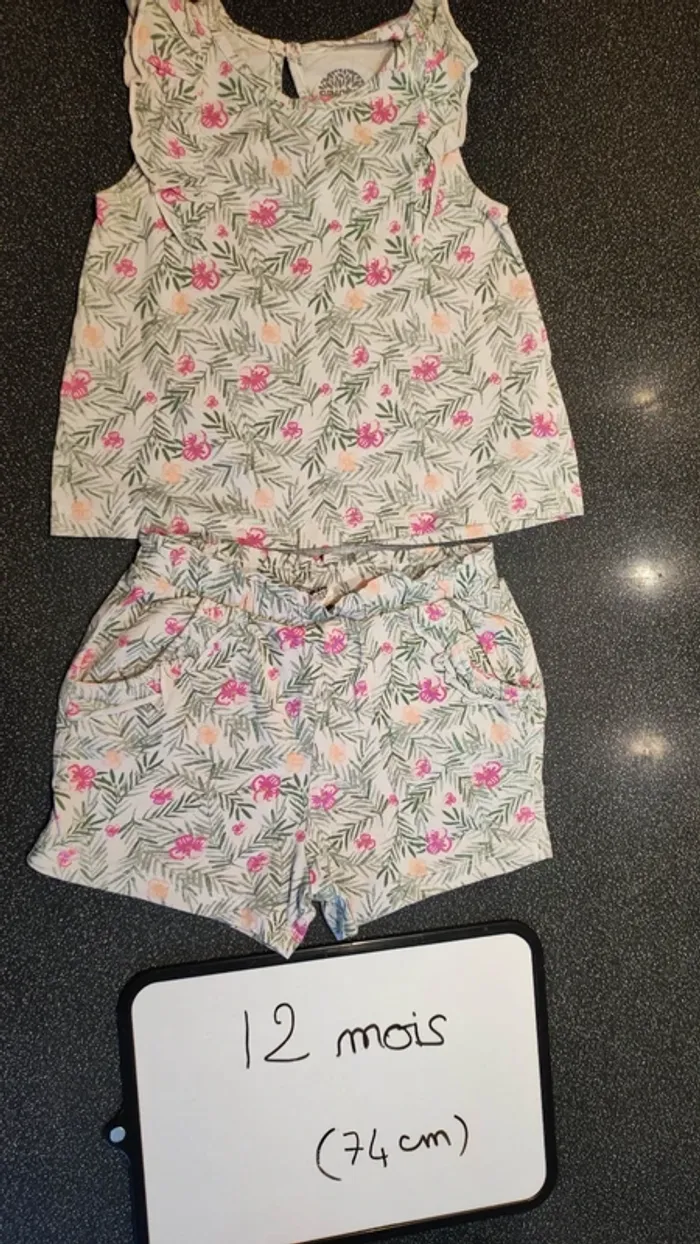 t-shirt + short taille 12 mois - photo numéro 2