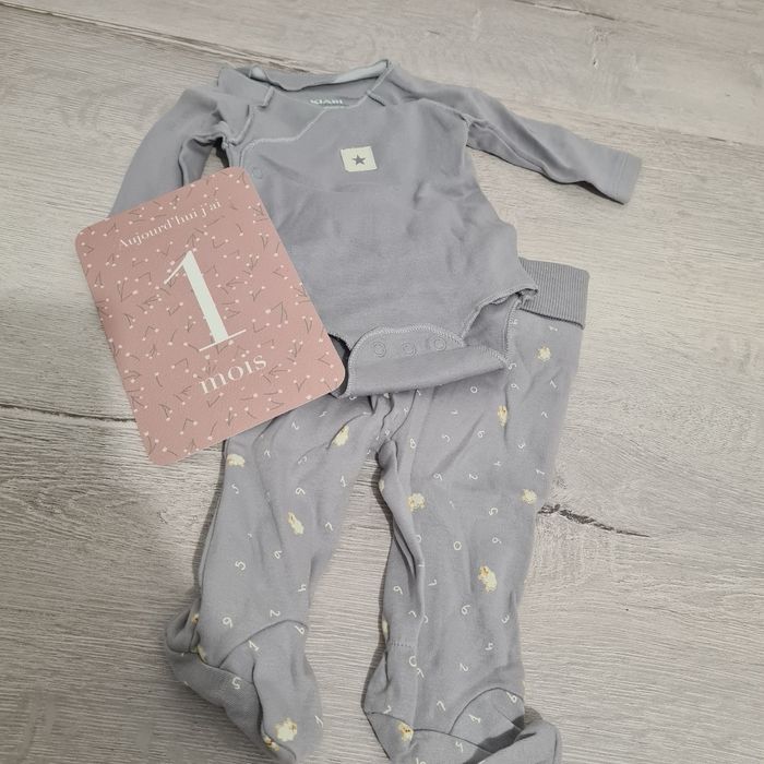 Ensemble body + pantalon 1 mois kiabi mixte