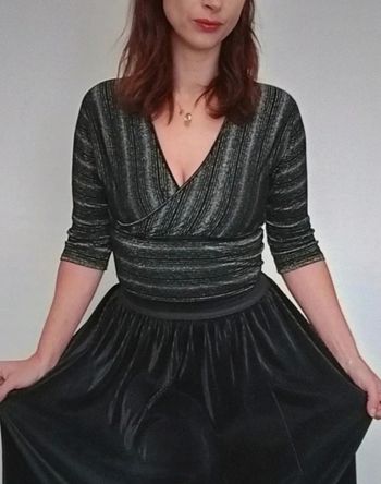 Haut noir cache-cœur pailleté taille 36