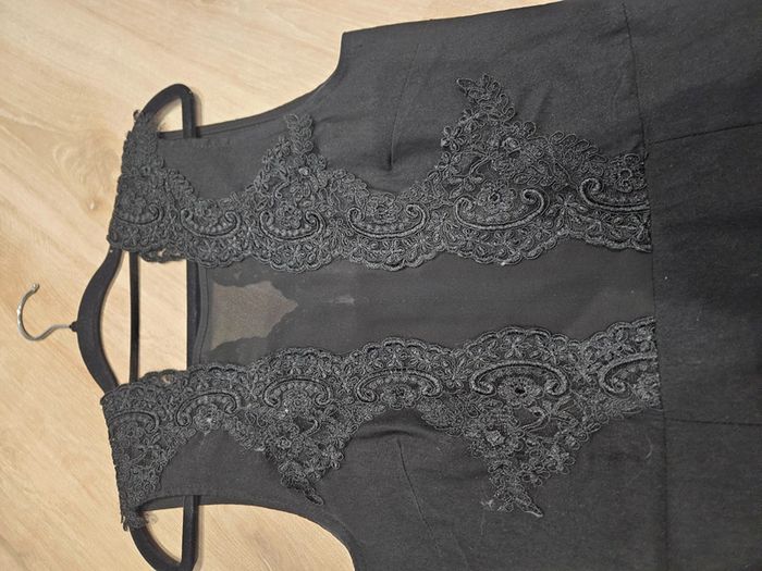 Robe noir dentelle - photo numéro 2