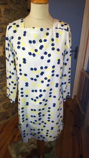 Superbe robe Naf Naf taille 38 très originale