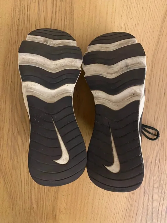 Baskets Nike RYZ 365 noir et bordeaux taille 39 - photo numéro 5