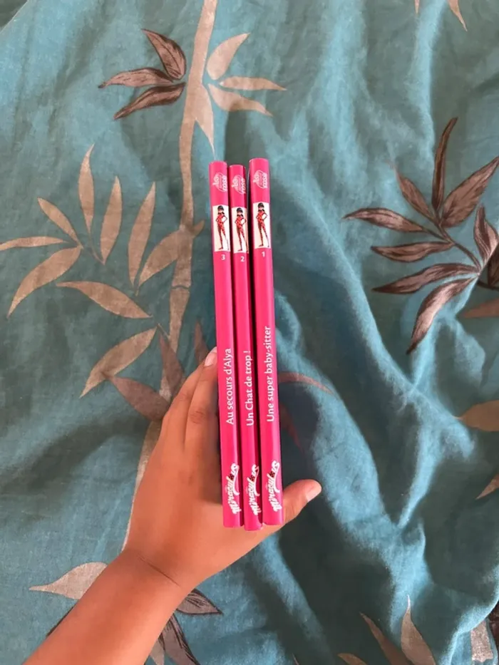 Lot livres miraculous tome 1 / tome 2 / tome 3 bibliothèque rose - photo numéro 3