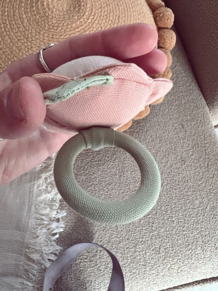 Petit hochet en fleur h&m home - photo numéro 3