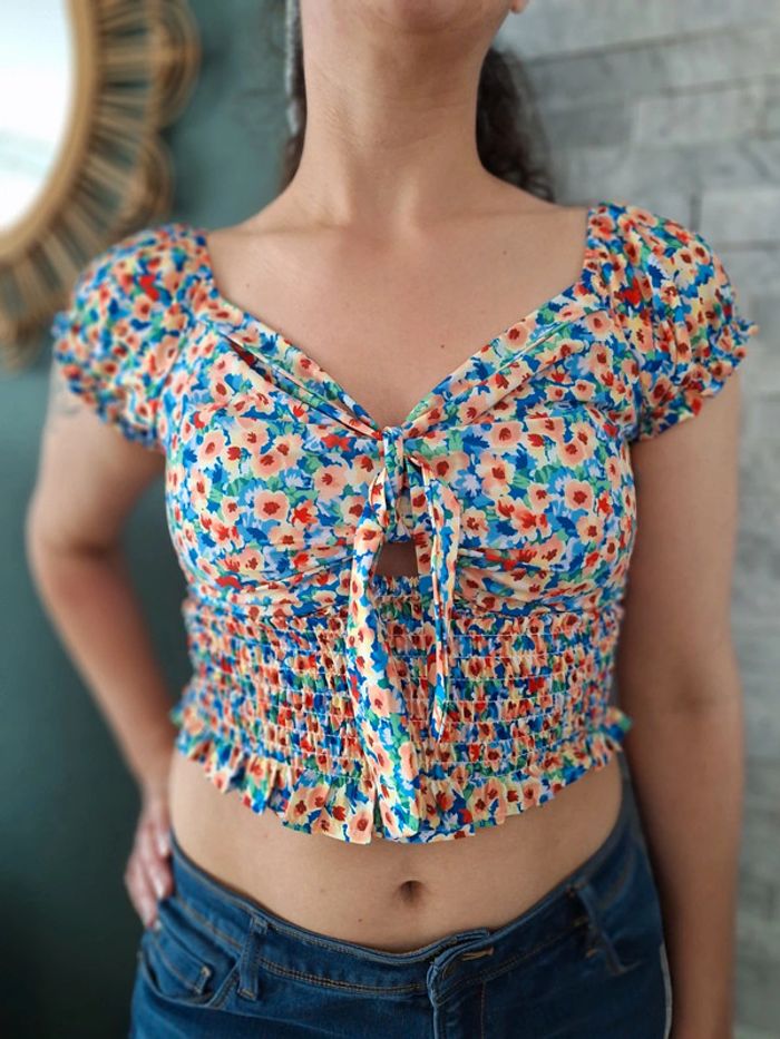 Crop top fleuri taille m/l neuf avec étiquette