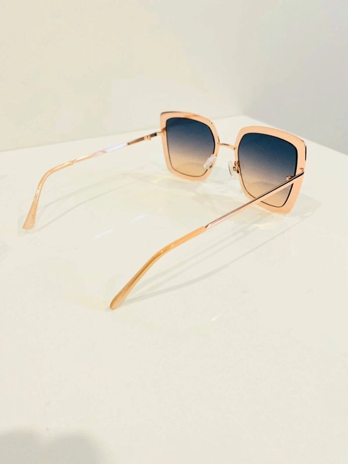 Lunette de soleil femme carrée contour beige et dorée verres dégradés UV protection catégorie 2 - photo numéro 6