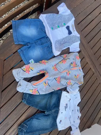 2 ensembles et un pyjama 6 mois