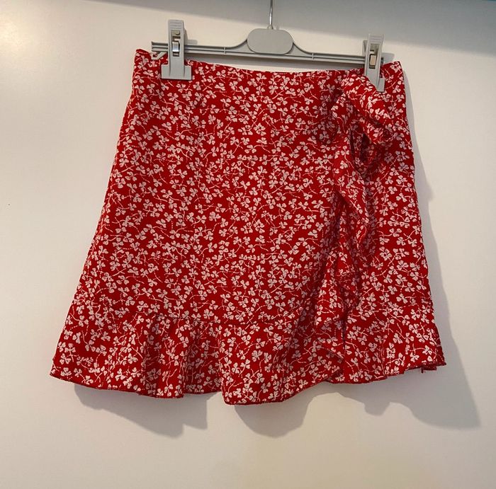 Jupe rouge à fleurs - photo numéro 3