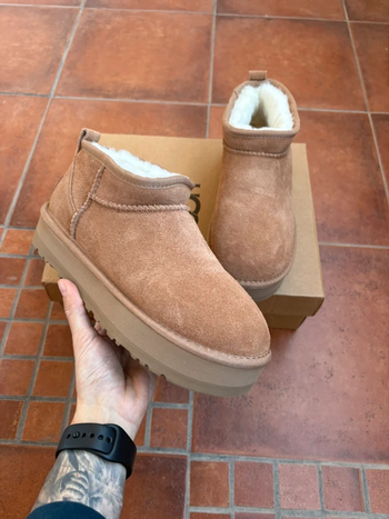 Bottes Ugg mini  taille 39